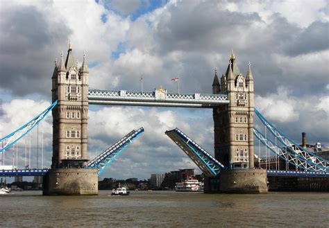 photo of tower bridge